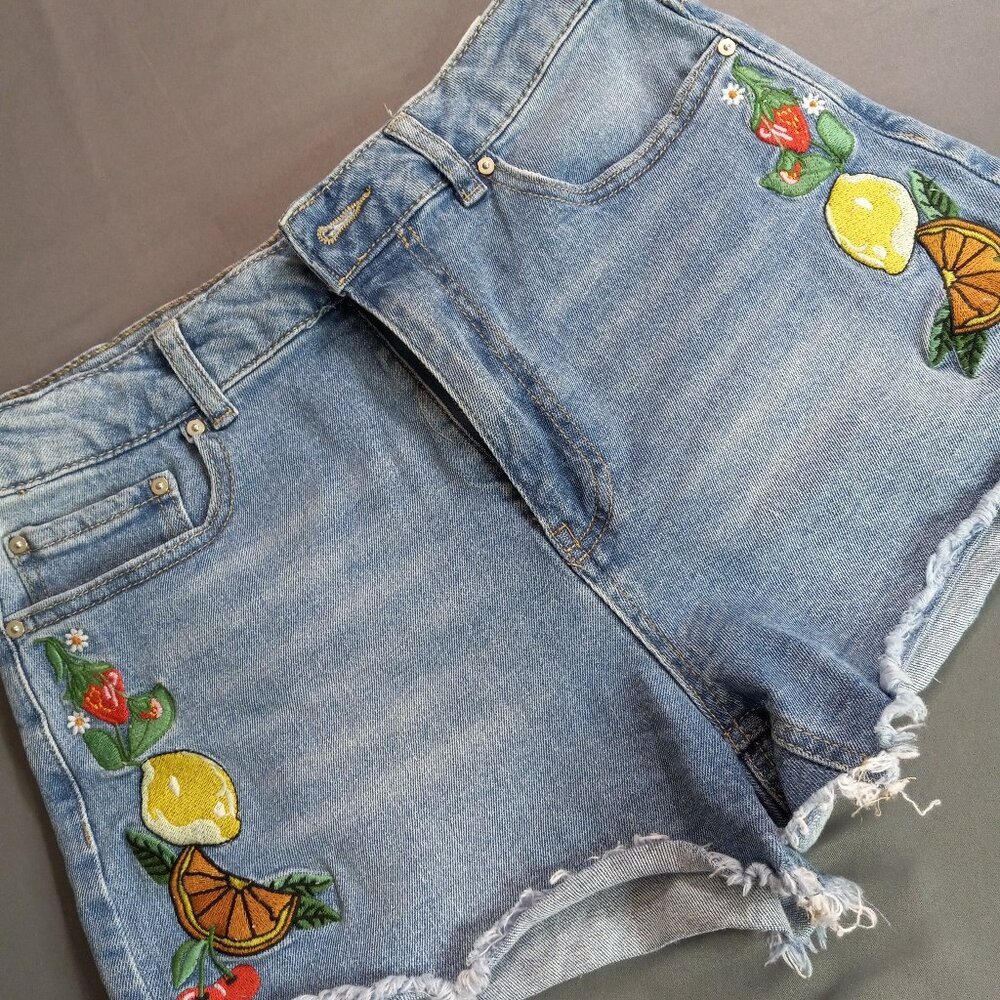 Banjara Blue Denim Shorts Embroidered Fruit Frayed Hem Size 7/27 Casual
